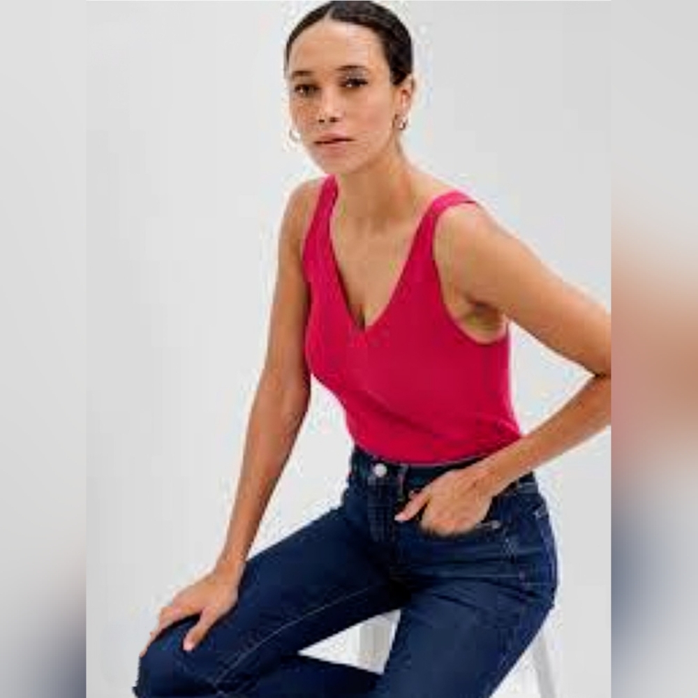 Gap Ribbed Low VNeck Hot Pink Tank Top Sz. Small
